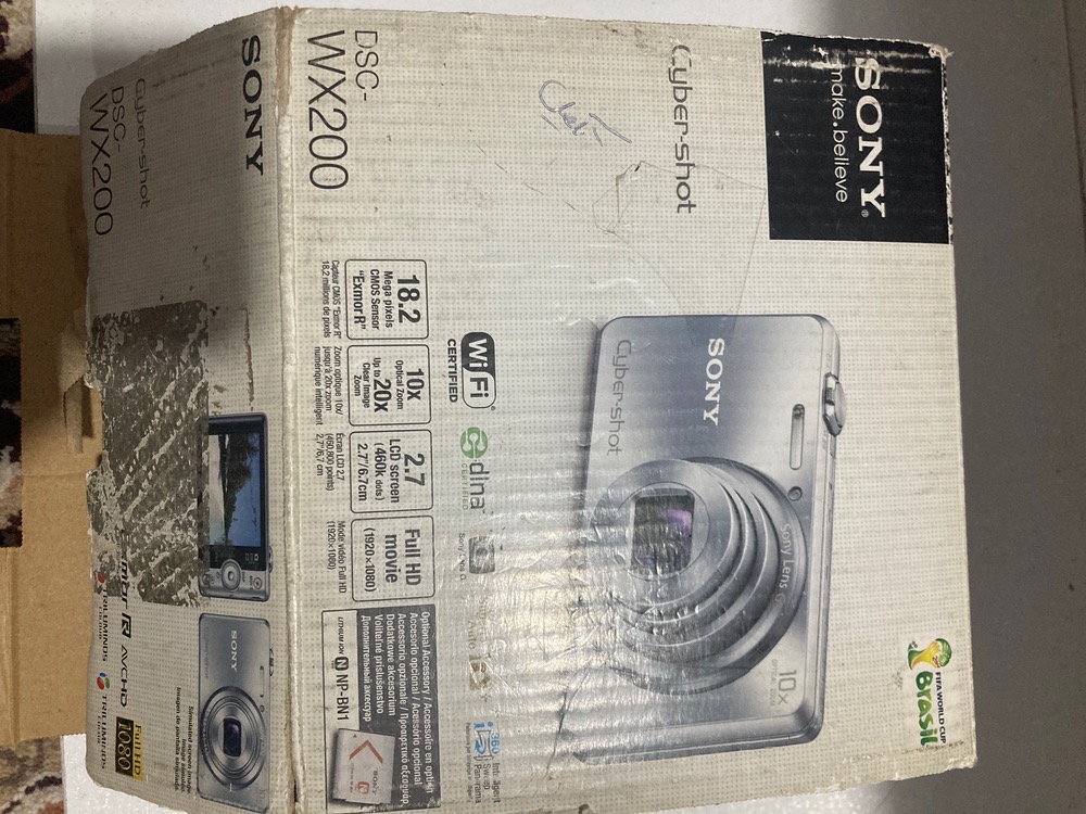 دوربین سونی Sony Cyber-shot DSC- WX200 کارکرده با باطری اضافه
